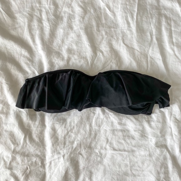 2/$40💜 CLOSET CLEAN OUT: Victoria’s Secret ruffle bandeau bikini top - Picture 1 of 4